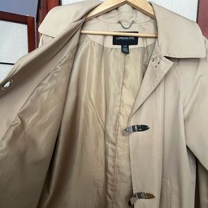 Beautiful vintage trench London Fog